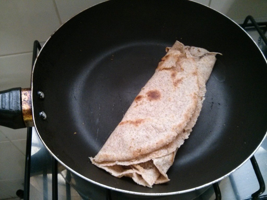 Feche cada lado por vez e sirva quente