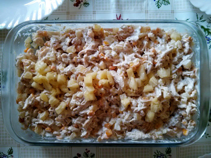 Decore com rodelas de abacaxi