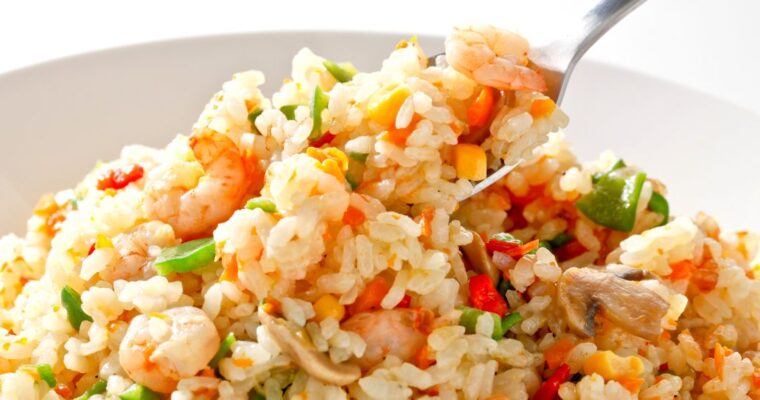 Arroz à grega: versão tradicional e 4 variações saudáveis